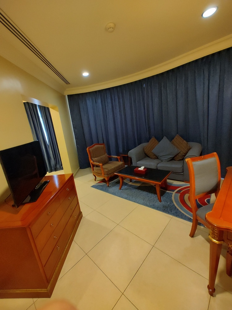 Superior Suite, 1 Bedroom - Photo 3