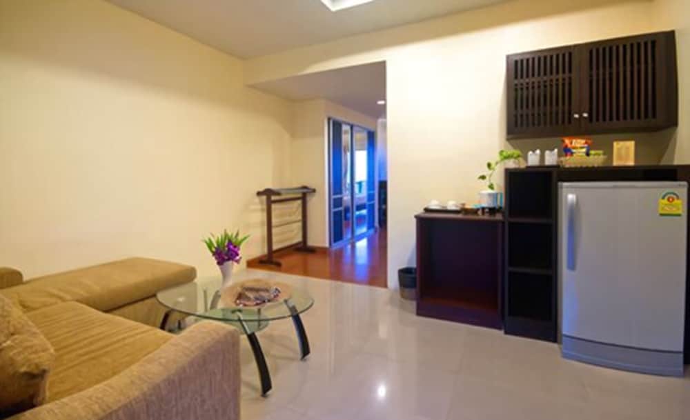 Romantic Ocean View Suite - Photo 10