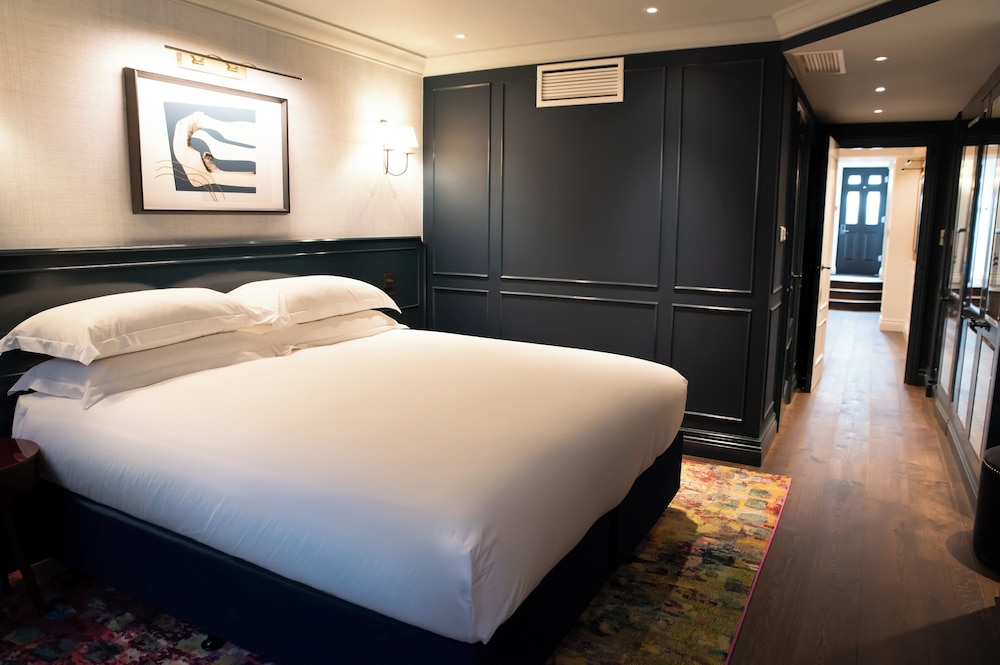 Hyde Park Suite photo 2