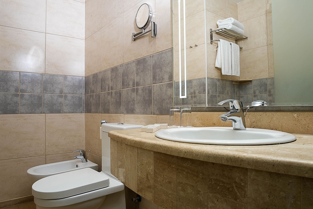 Standard Twin Room - Photo 2
