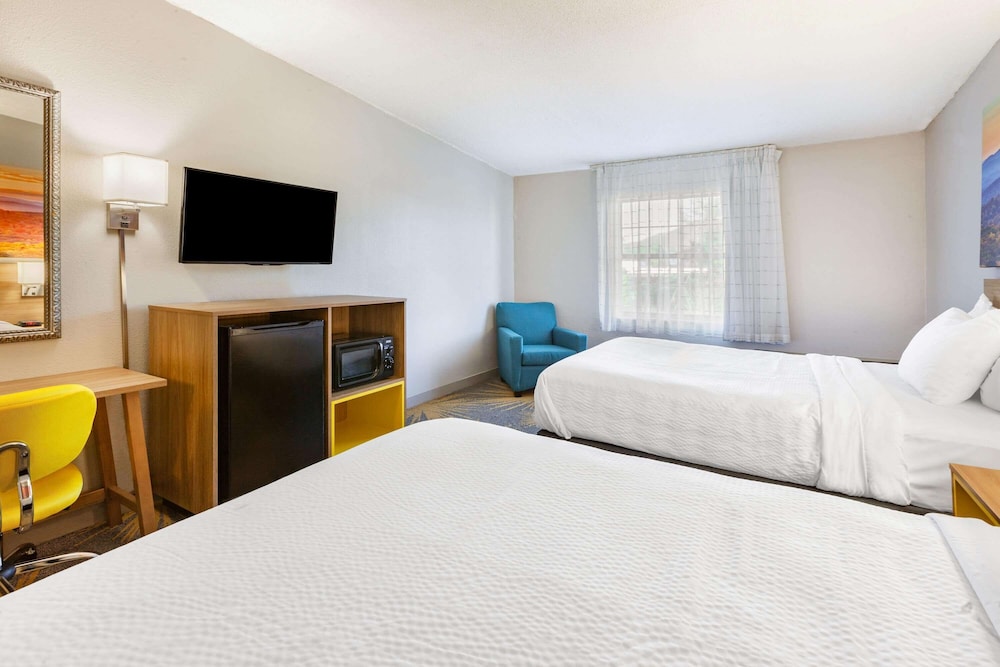 Standard Room, 2 Double Beds, Non Smoking - Photo 3