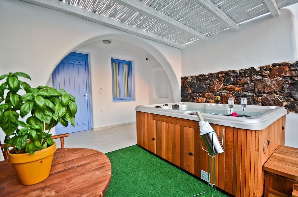 Double Room, Hot Tub - Photo 8
