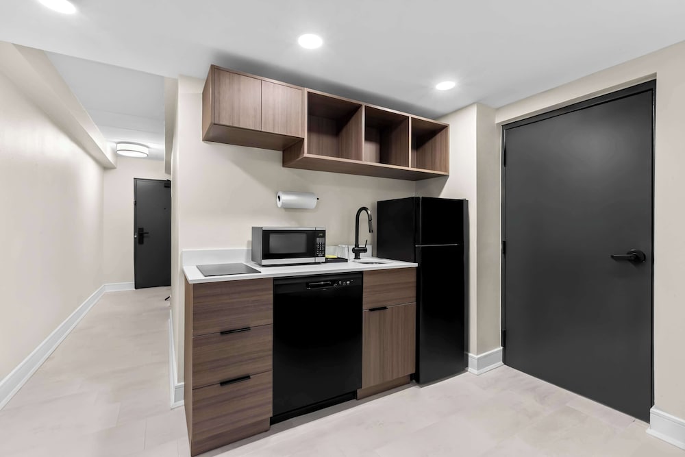 Suite, 2 Queen Beds, Accessible, Kitchen (with Sofabed) photo 3