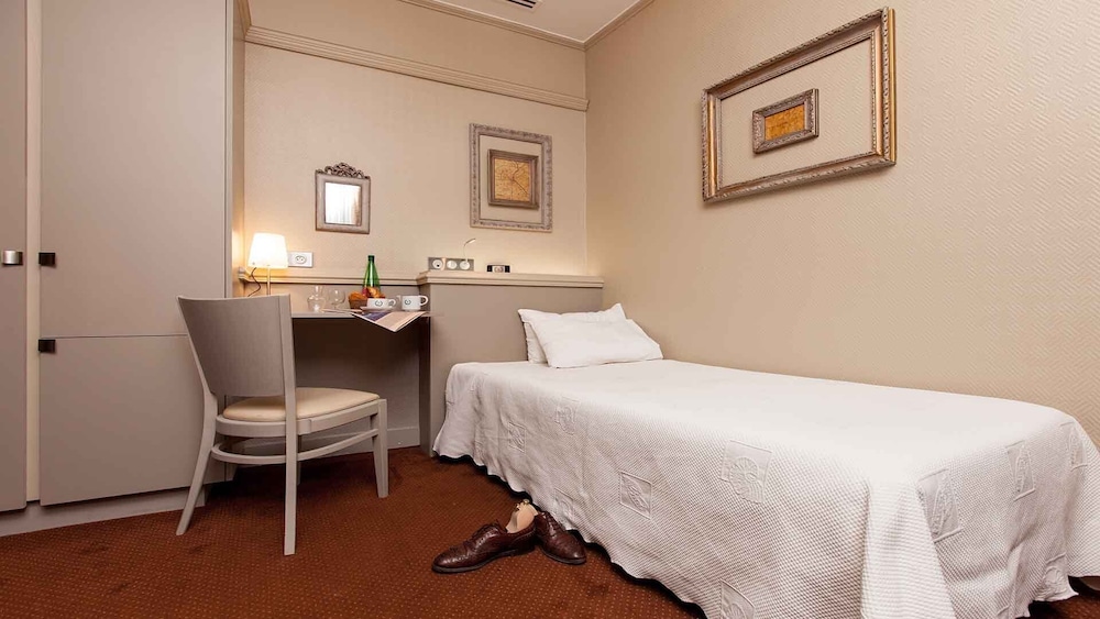 Single Room photo 2