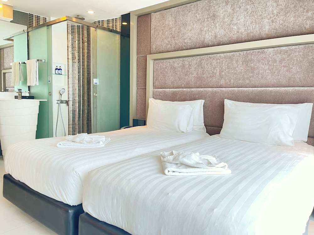 Deluxe Twin Room, City View