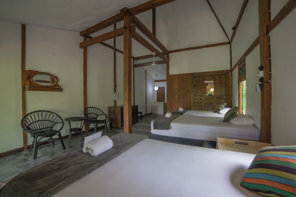 Jepara Triple Bed - Photo 10