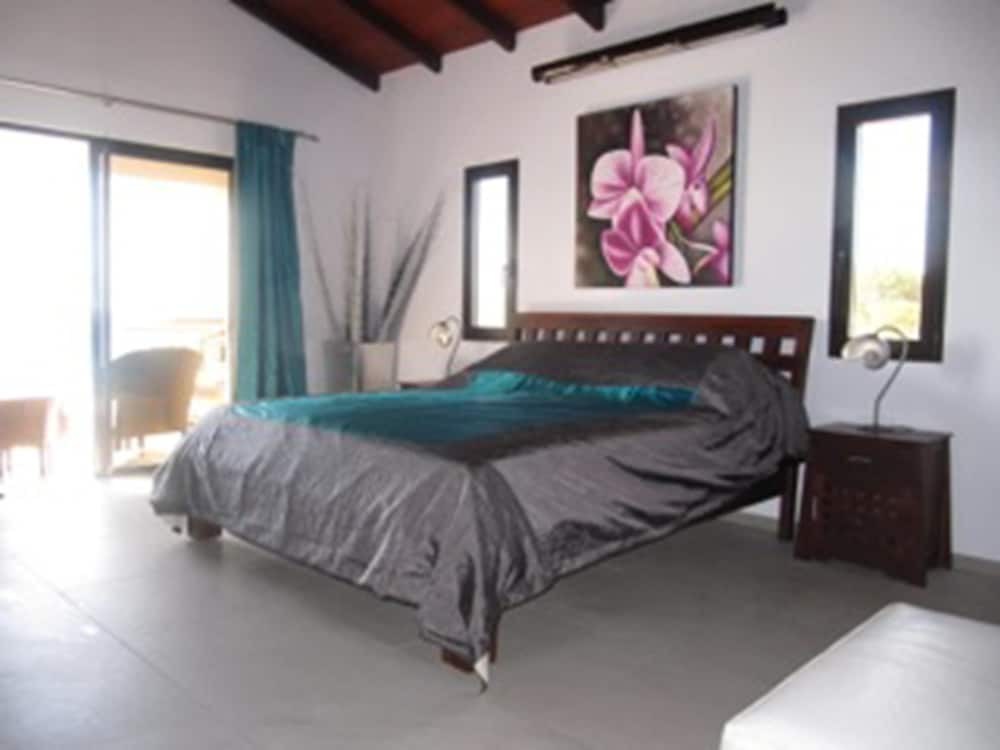 Deluxe Duplex, 2 Queen Beds, Smoking, Sea View photo 1