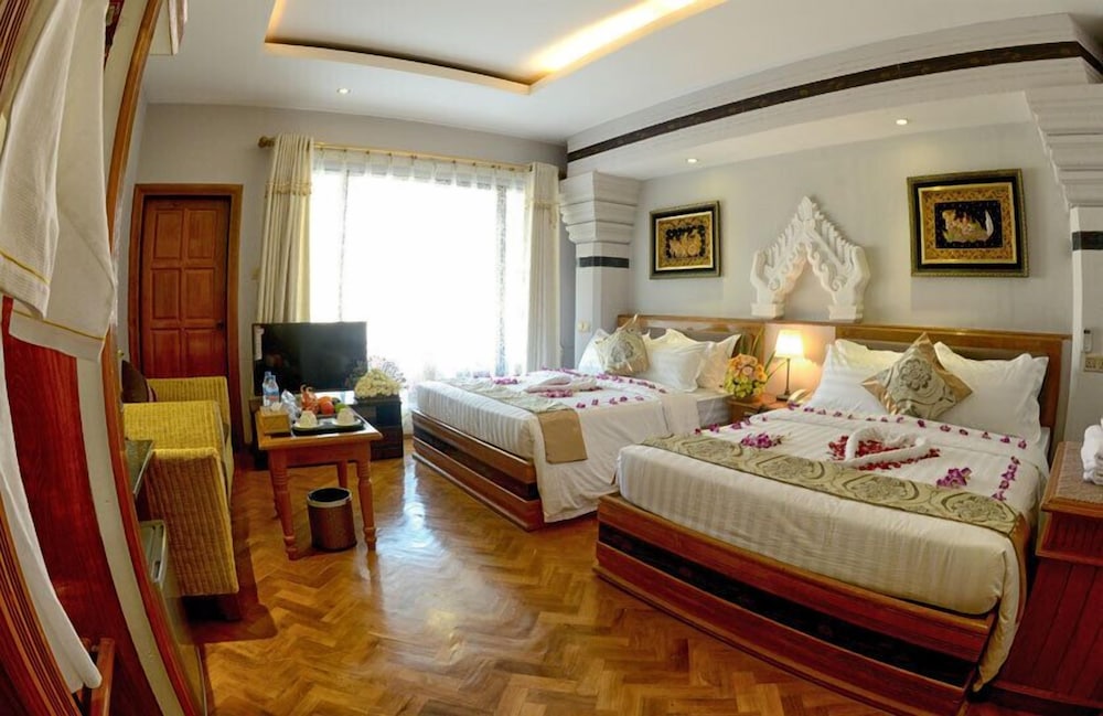 Family Room, 1 Bedroom, Non Smoking, Pool View photo 3