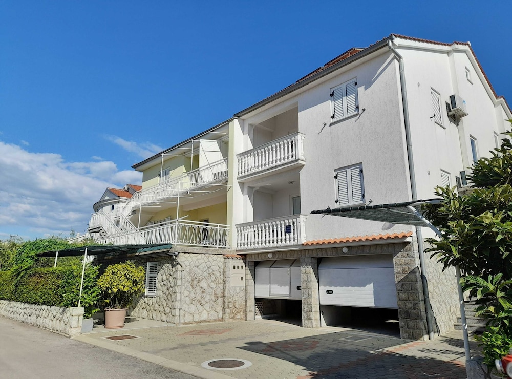 Apartment (Two Bedroom Apartment with Terrace)