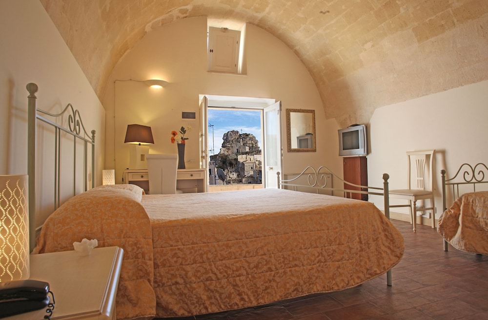 Standard Triple Room - Photo 1