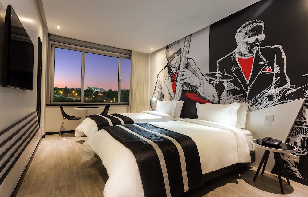 Twin Room (Harmony) thumbnail 5