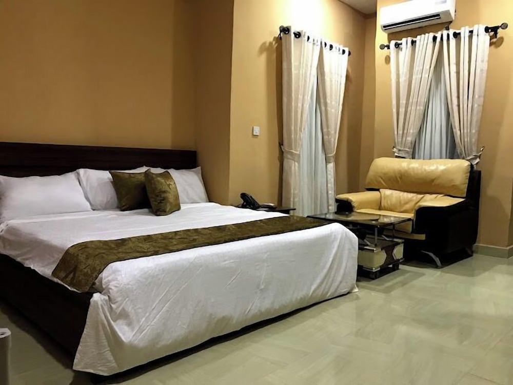 Deluxe Room, Balcony, City View photo 3