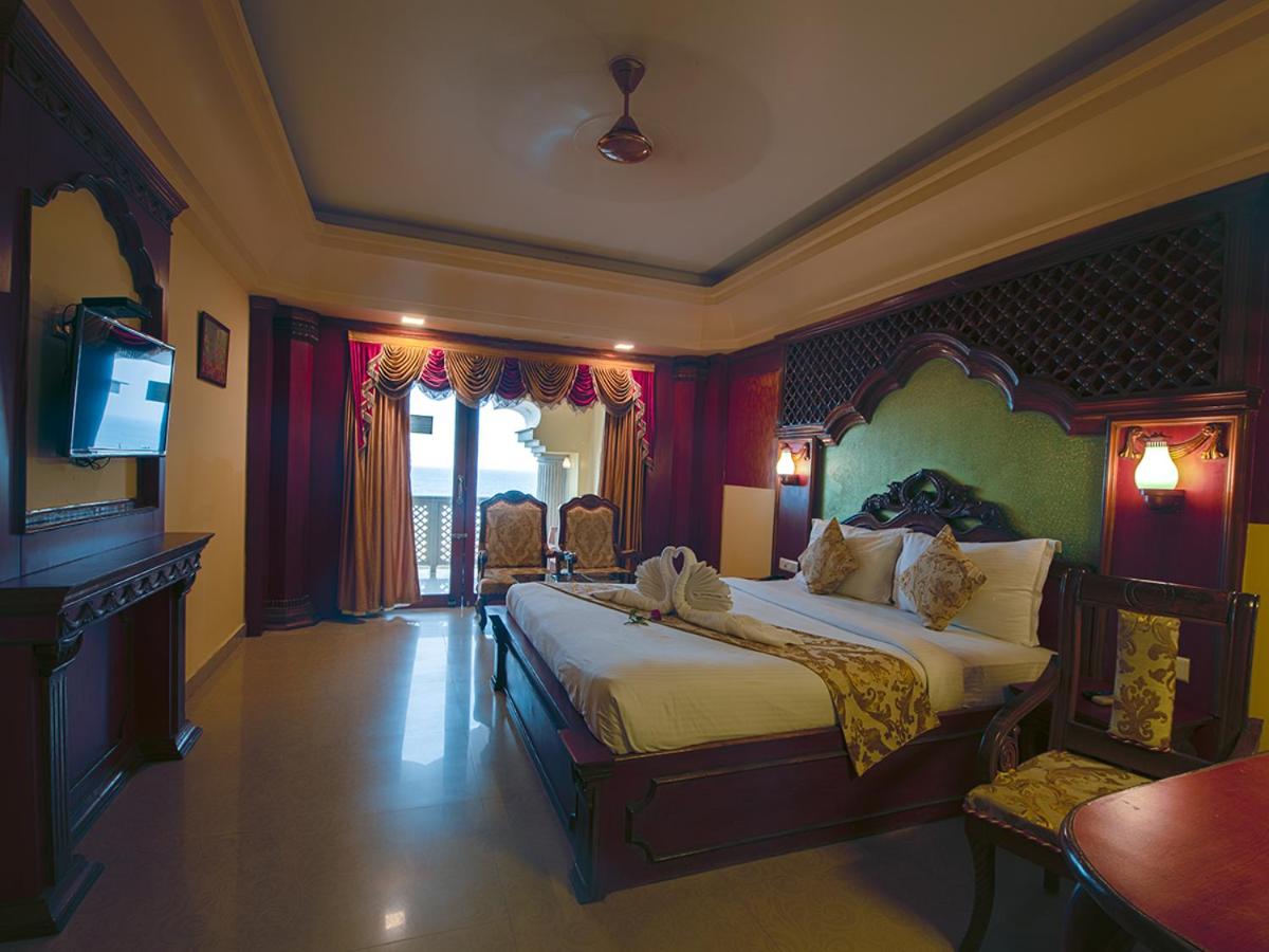 Double or Twin Room with Sea View photo 2