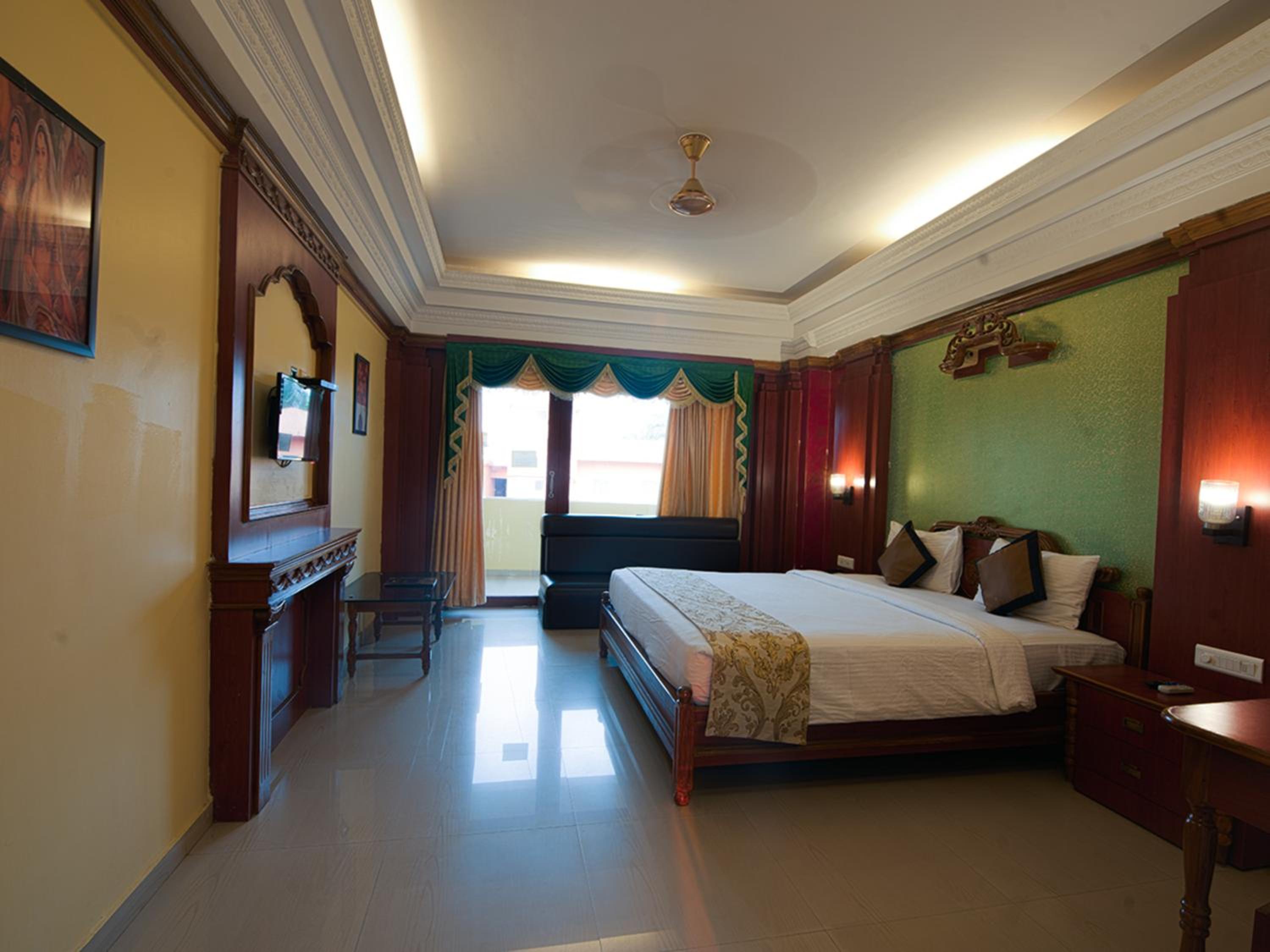 Deluxe Double Room with Balcony photo 1