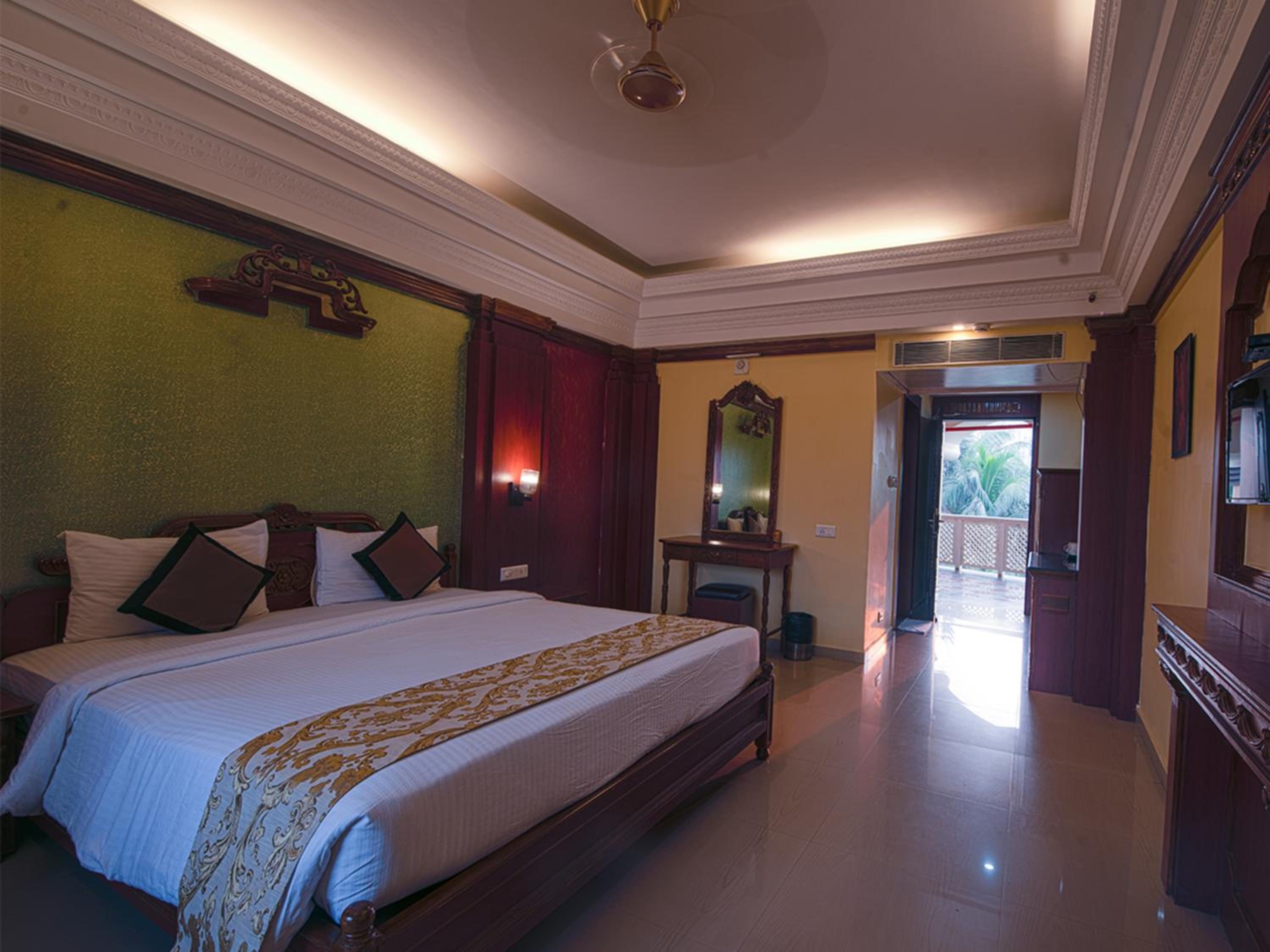 Deluxe Double Room with Balcony photo 3