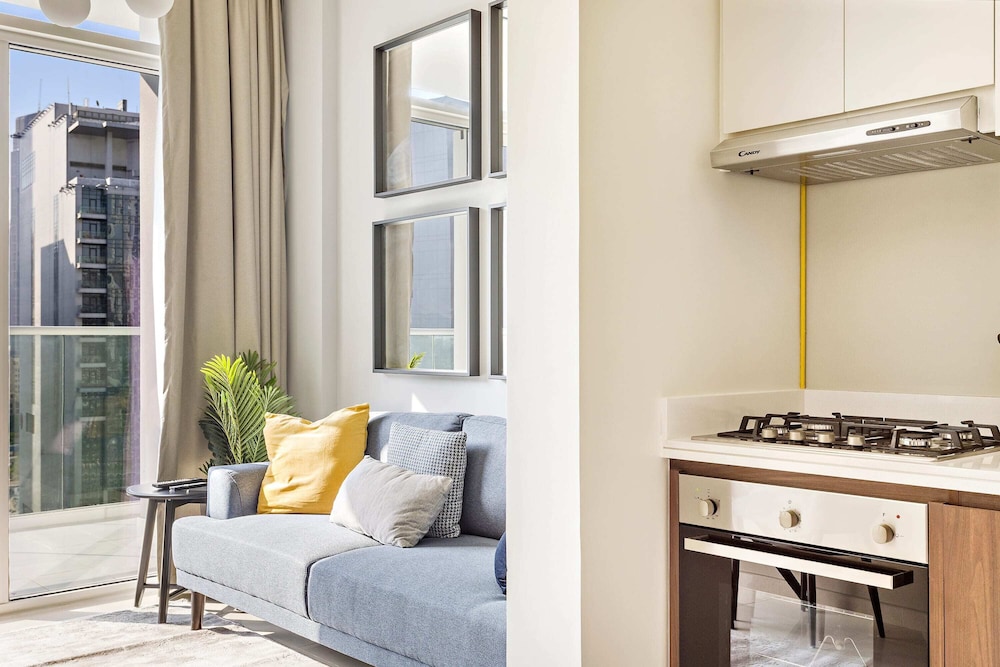 Vera Residences 1419 photo 2