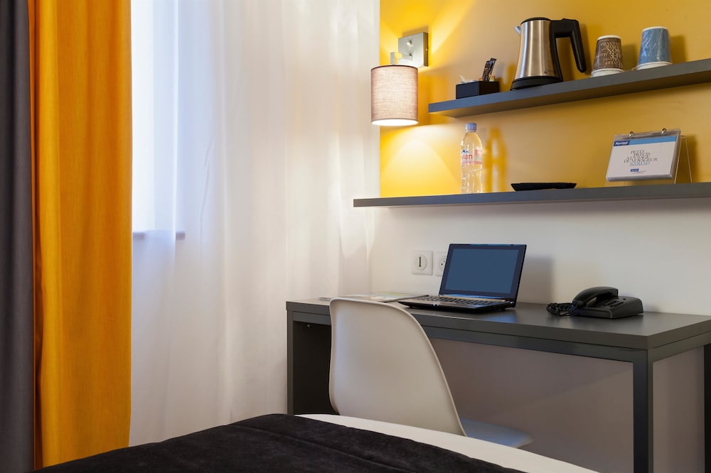 Standard Room, Multiple Beds photo 3