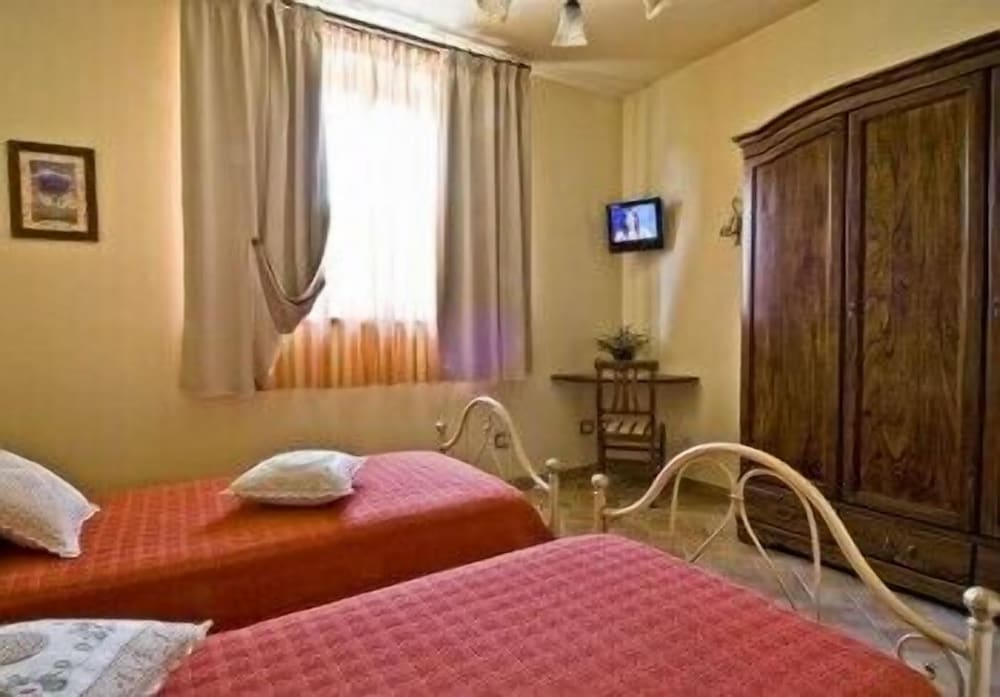 Standard Room, 2 Twin Beds photo 1