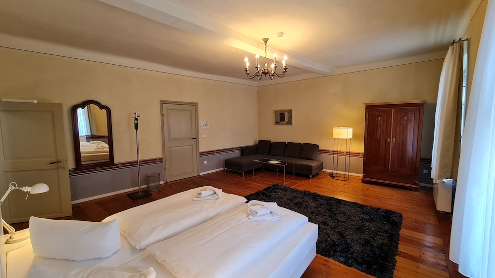 Comfort Condo, 2 Bedrooms, Kitchen, Mezzanine (Gruen)