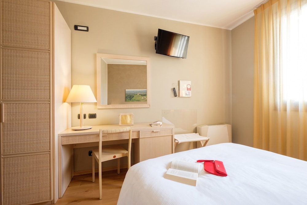 Economy Double Room Single Use photo 2