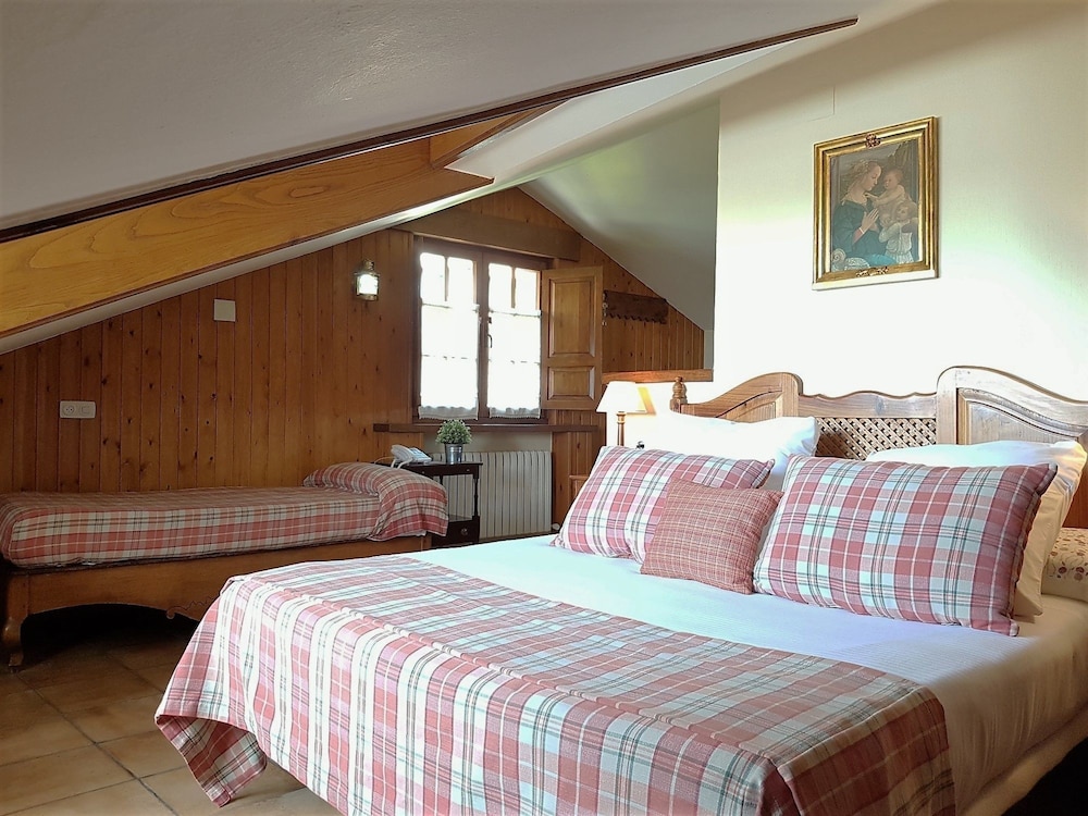 Habitación Doble (Abuhardillada)