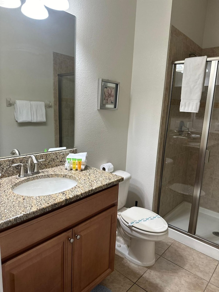 Spacious 4BR Home With Private Pool Near Disney, Billede 5