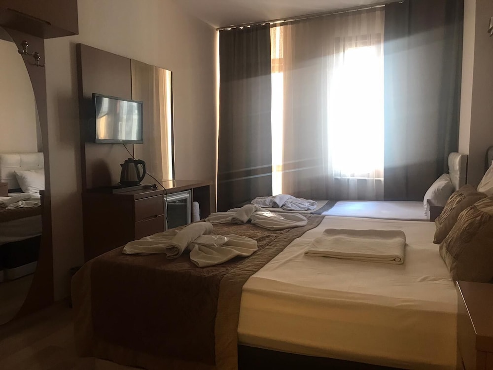 Basic Triple Room photo 1