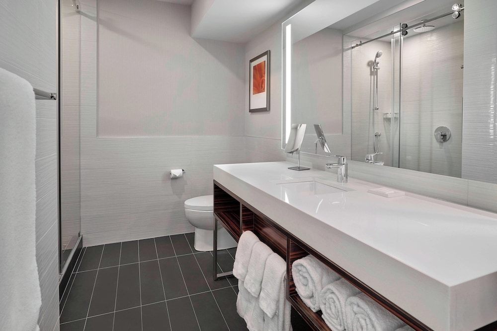 Executive Suite, 1 Queen Bed with Sofa bed - Photo 5