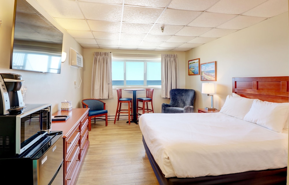 Economy Room, Partial Ocean View (Groundlevel)