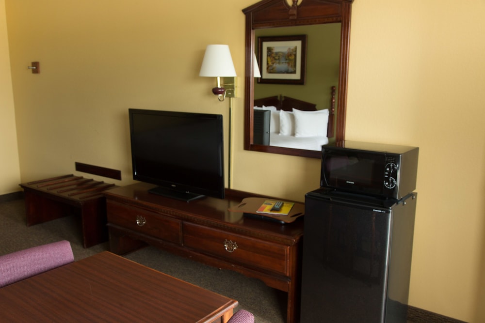 Deluxe Double Queen Bed Non-Smoking (Ground Floor) - Photo 5