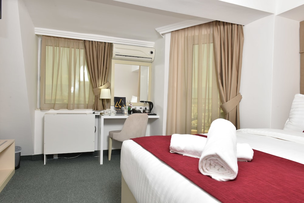 Deluxe Double Room, 1 Queen Bed, Balcony, City View