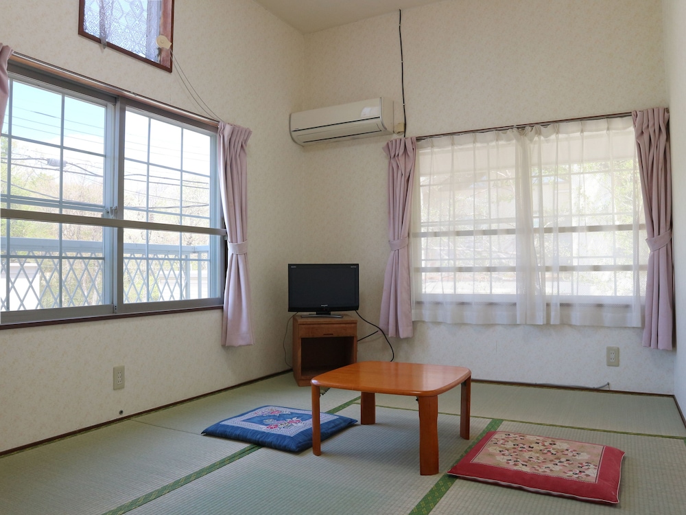 Japanese Style Room For 3 Guests, Sage photo 1