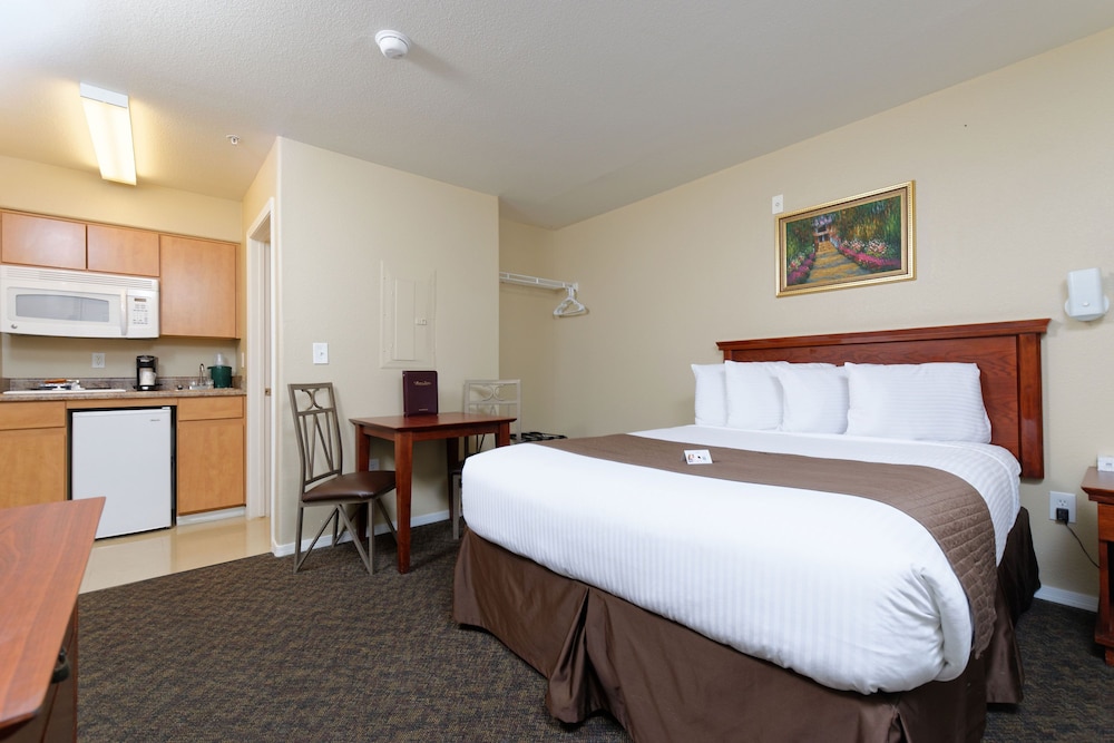 Studio, 1 Queen Bed - Photo 1
