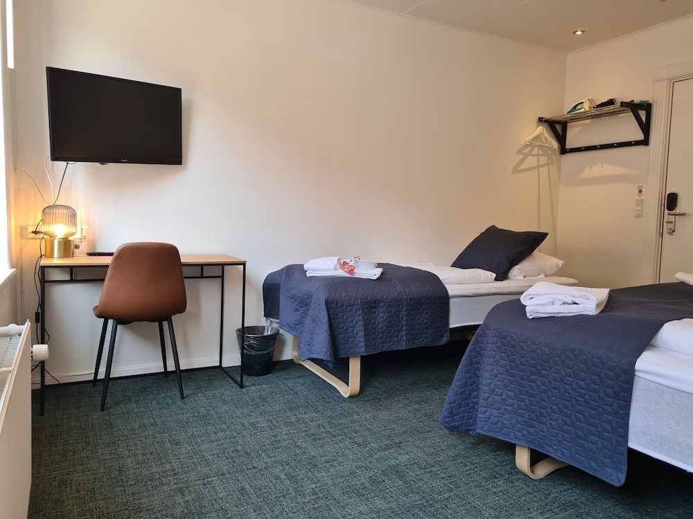 Standard Double Room - Photo 8