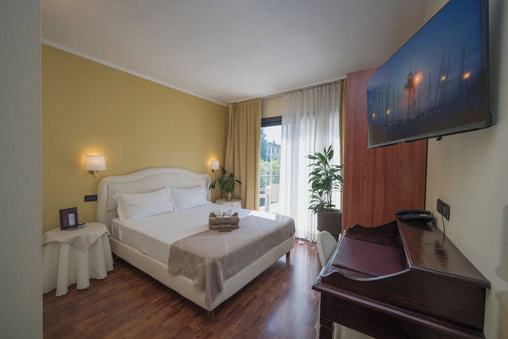 Classic Double or Twin Room - Photo 1