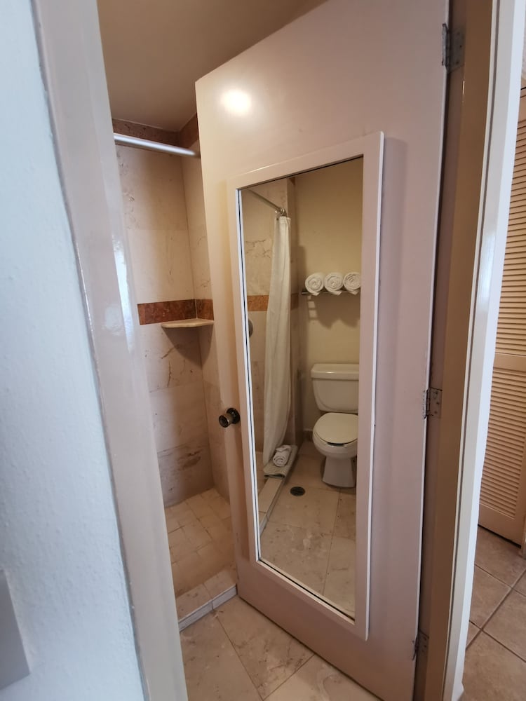 Standard Room, Partial Ocean View - Photo 15