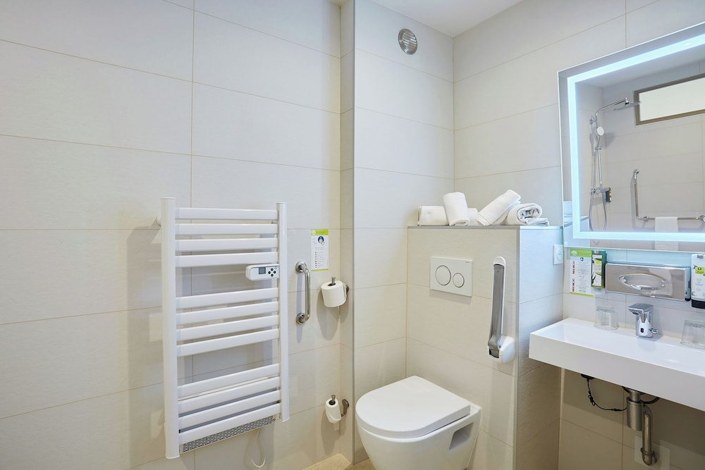 Club Double or Twin Room, 2 Twin Beds, Accessible, Ground Floor - Photo 8