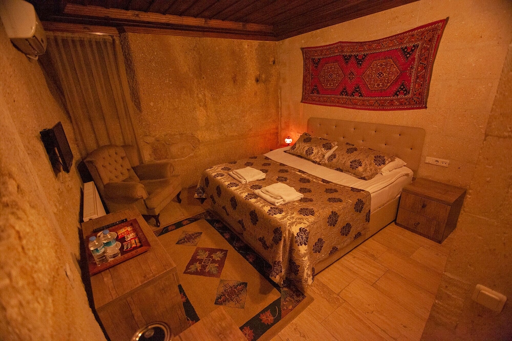 Double Room (Cave)