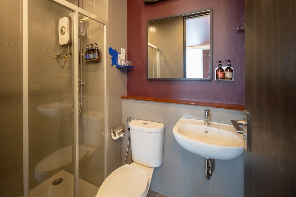 Comfy Double or Twin Suite Room - Photo 3