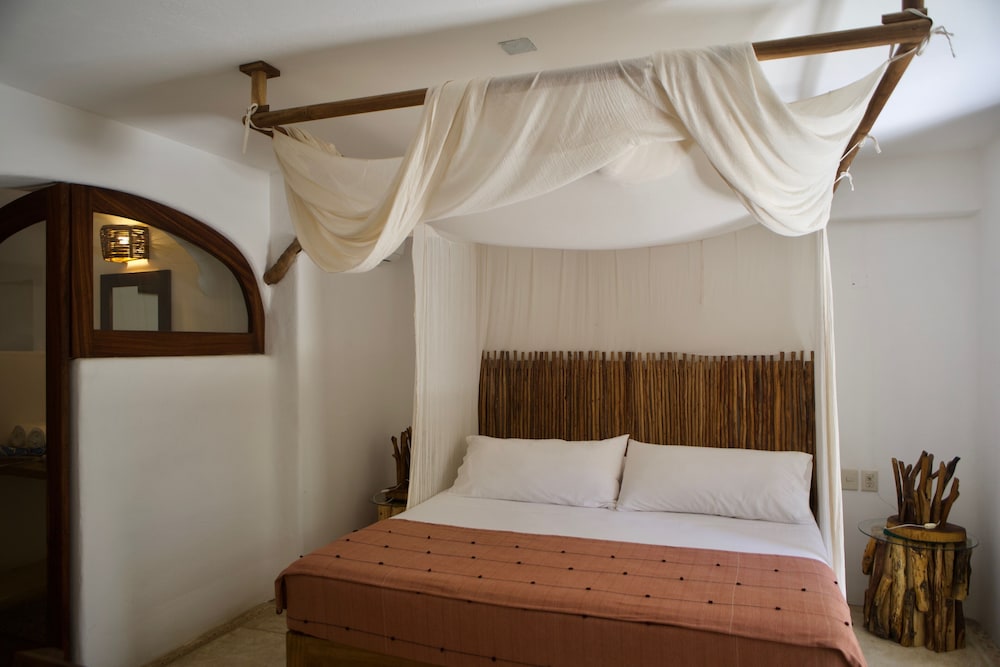 Standard Room, 1 King Bed photo 2