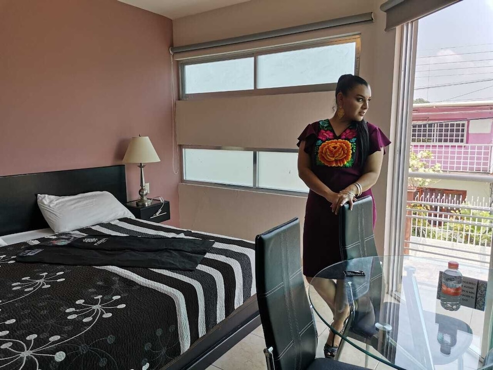 Standard Room, 1 King Bed photo 2