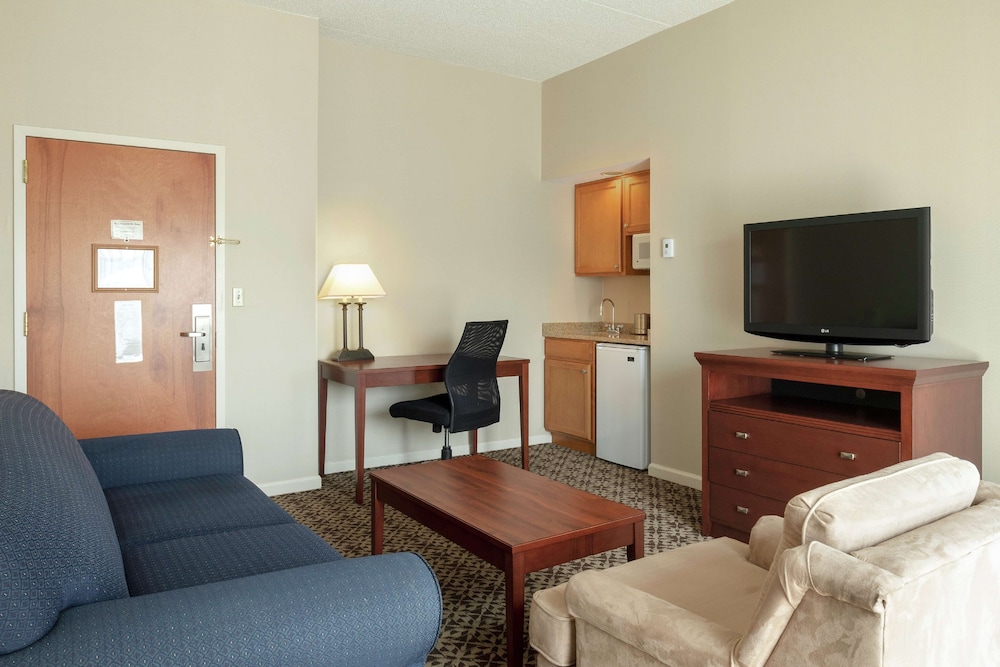 Suite, 2 Double Beds, Non Smoking - Photo 5