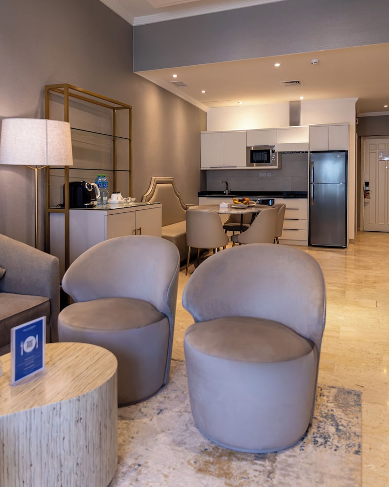 Two Bedroom Suite with Kitchen - Photo 3