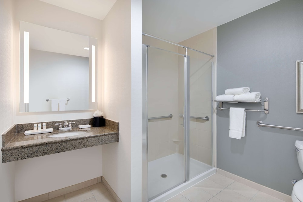 Room, Accessible photo 2