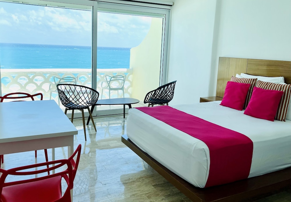 Panoramic Studio Suite, Balcony, Beach View