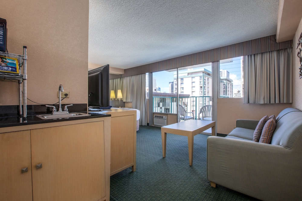 Deluxe Room - Photo 9