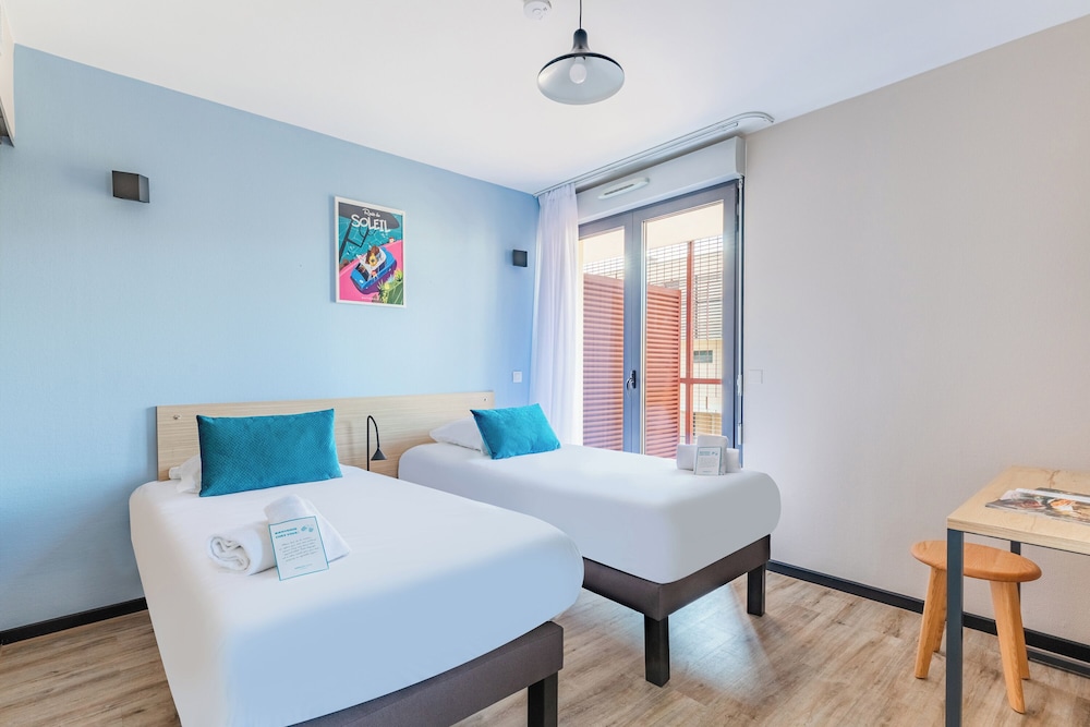 Studio Suite - Photo 1