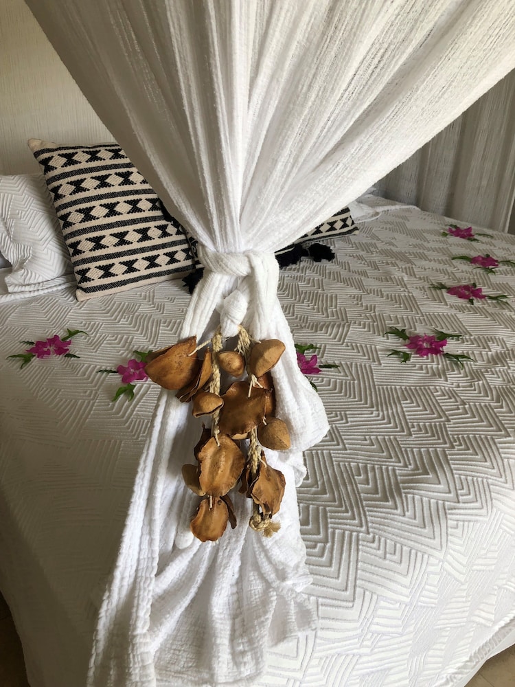 Romantic Suite, 1 King Bed, Private Pool, Ocean View photo 2