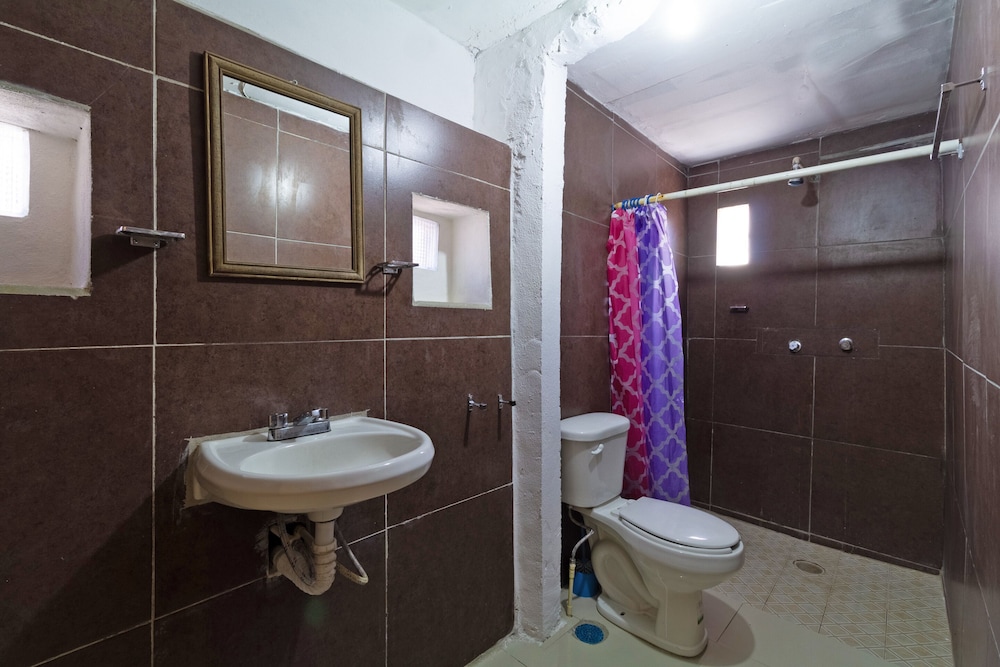 Standard Room, 2 Double Beds - Photo 5