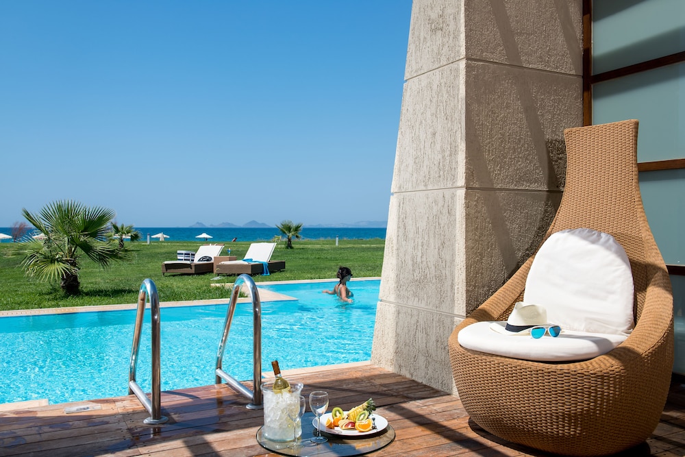 Maisonette Suite Sea Front with Sharing Pool - Photo 1